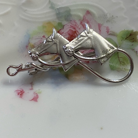 VTG Equestrian Dbl Horsehead Sterling Pin - Picture 1 of 5